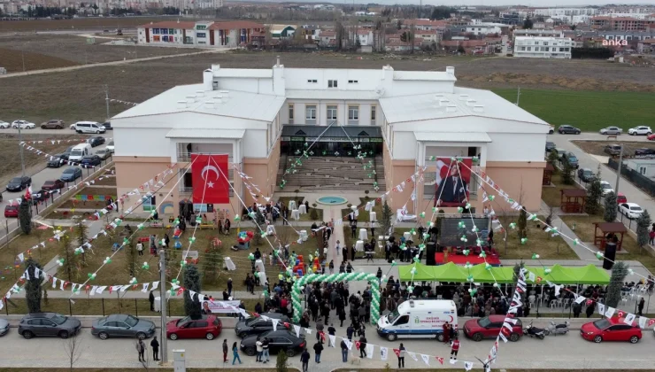 Tepebaşı Belediyesi Metin Özöğüt Yaşam Merkezi Açıldı