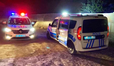 Borçlu Şahıs Mezarı Açıp Ateşe Verdi, Canlı Yayında Tüm Yaptıklarını Gösterdi