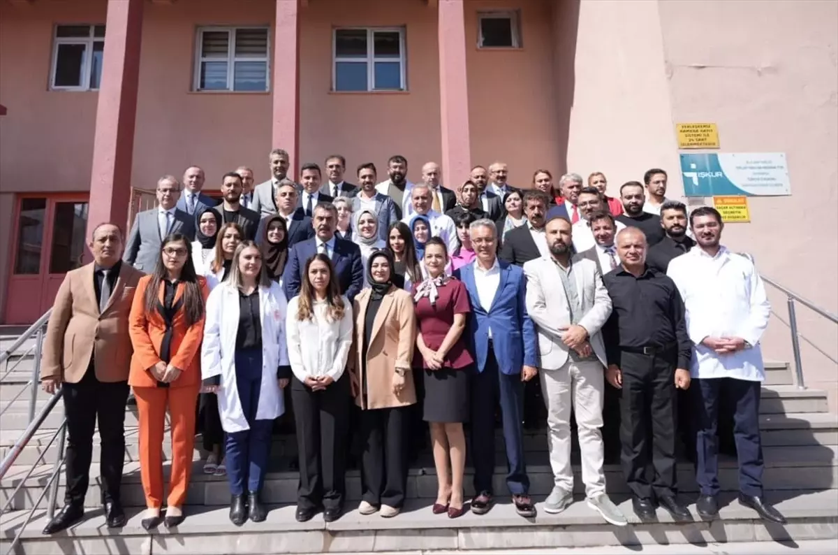 Milli Eğitim Bakanı Yusuf Tekin, Erzurum’da Öğretmen ve Öğrencilerle Bir Araya Geldi