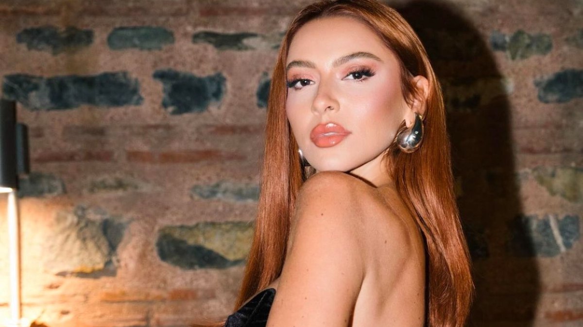 Hadise’den çarpıcı açıklamalar: “Sevişmeye yasaklar gelmemeli”