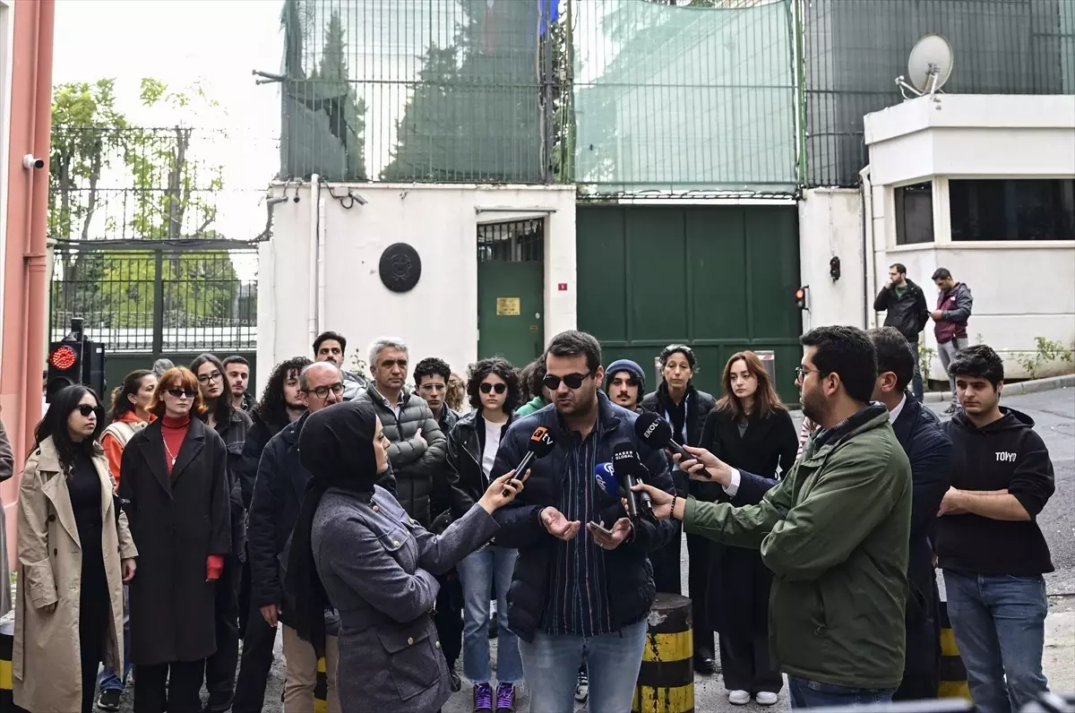 İtalya’da Eğitim Hakkı Kazanan Öğrenciler Vize Mağduriyetini Protesto Etti