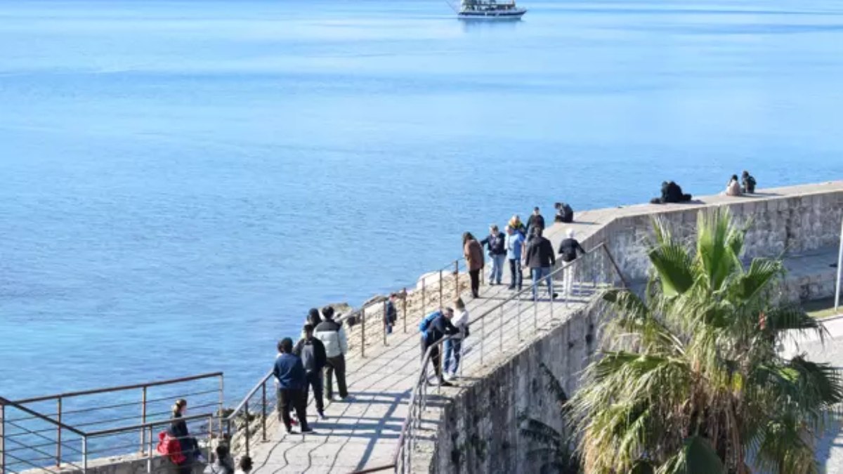 Antalya yılın son gününü güneşli geçirdi