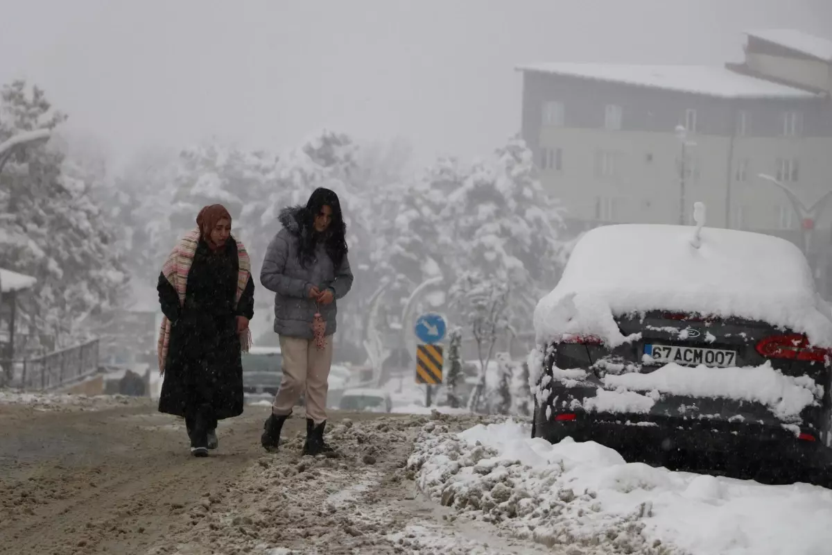 Hakkari’de Kar Yağışı Hayatı Olumsuz Etkiledi