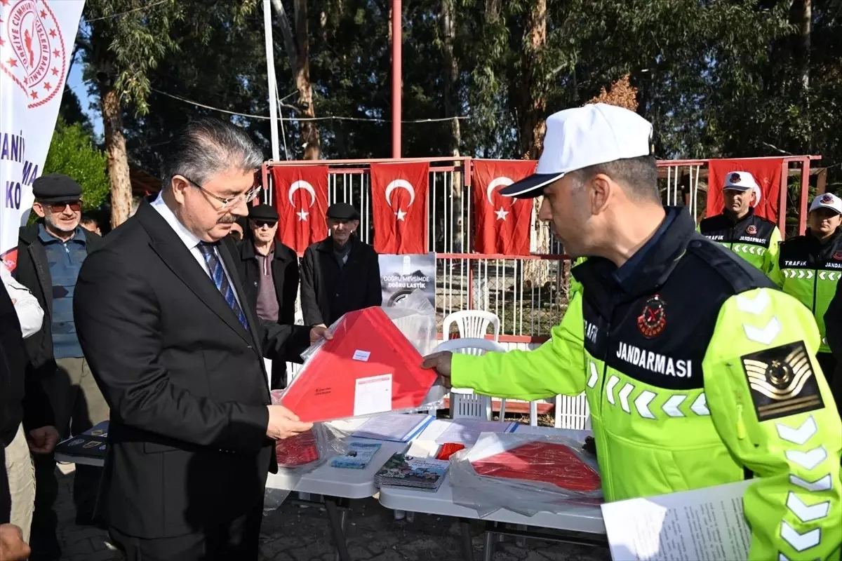 Osmaniye’de Çiftçilere Reflektör Dağıtımı