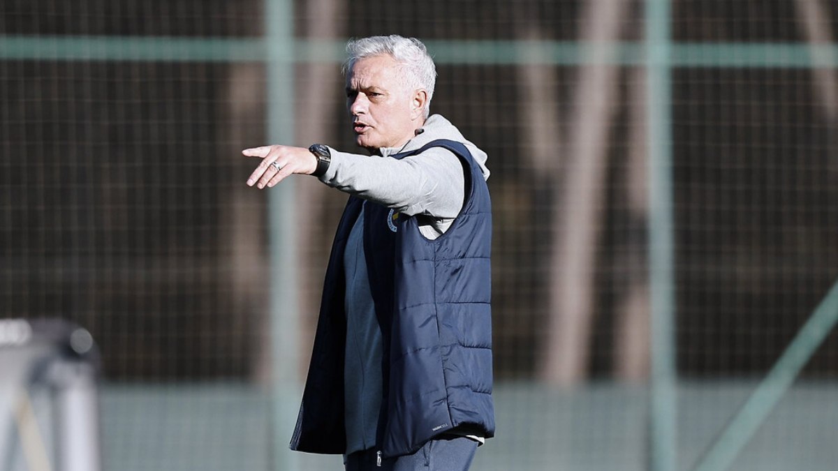 Fenerbahçe’de çift forvet kararı: Mourinho sistemi benimsedi