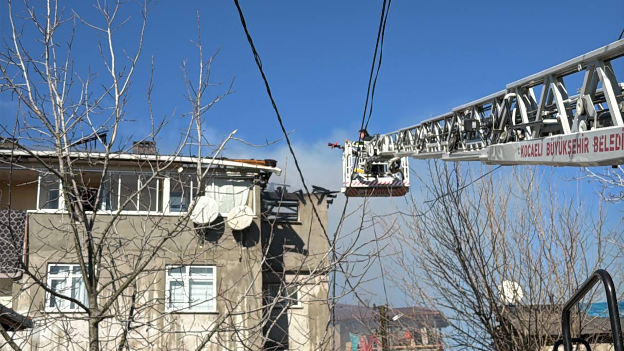 Kocaeli’de apartman yangını: Mahsur kalan 3 çocuk kurtarıldı