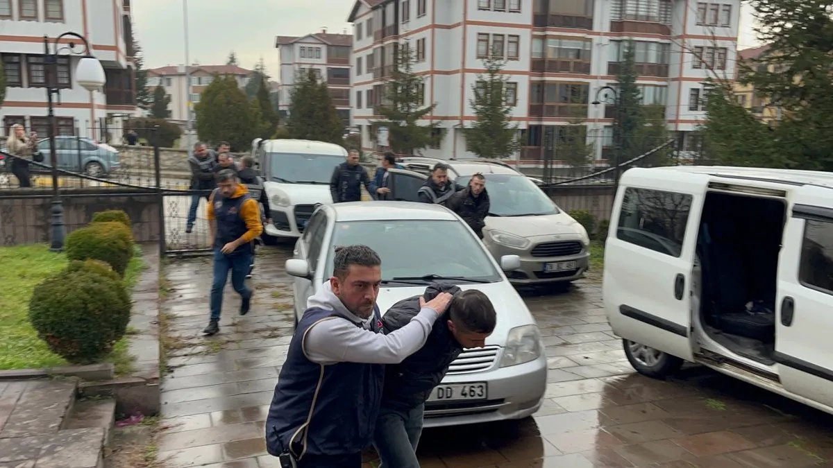 Yer KarabükSafranbolu: Kuyumcu soyan hırsızlar ve gözcü tutuklandı!