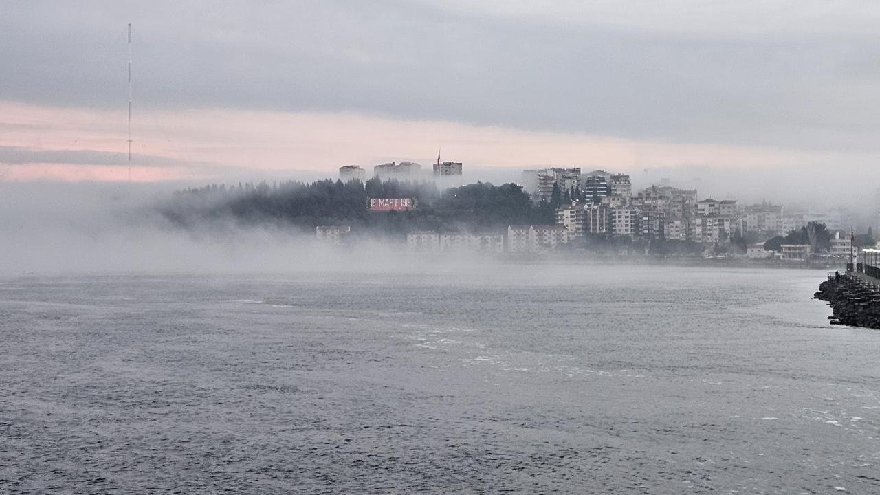 Çanakkale Boğazı sis nedeniyle transit gemi geçişlerine kapatıldı